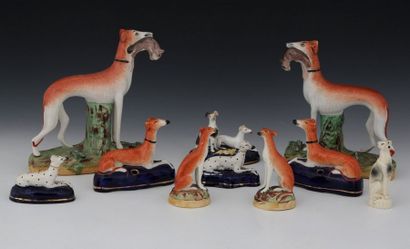 9 STATUETTES dont 4 paires et 1 GROUPE à...