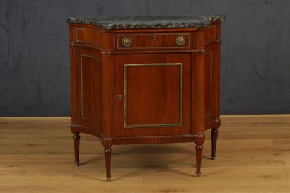PETITE COMMODE TRAPEZOÏDALE Style Louis XVI...