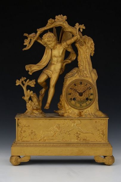 PENDULE AU ZÉPHIR 

Epoque Empire

Bronze...