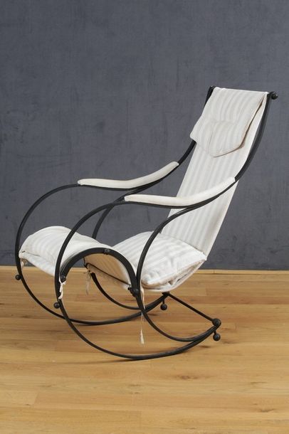 FAUTEUIL À BASCULE 

D'après R. W. WINFELD,...