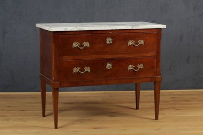 PETITE COMMODE

Fin de l'Epoque Louis XVI

Acajou

Deux...