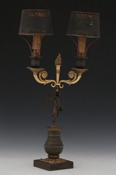 CANDELABRE À DEUX LUMIÈRES 

Epoque Louis-Philippe

Bronze...
