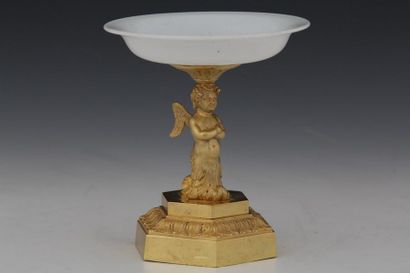 BAGUIER 

Epoque Charles X

Opaline blanc...