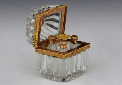 COFFRET A SENTEURS 

Epoque Charles X 

Cristal...