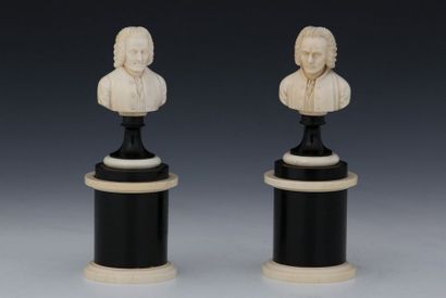 PAIRE DE PETITS BUSTES : Rousseau et Voltaire...