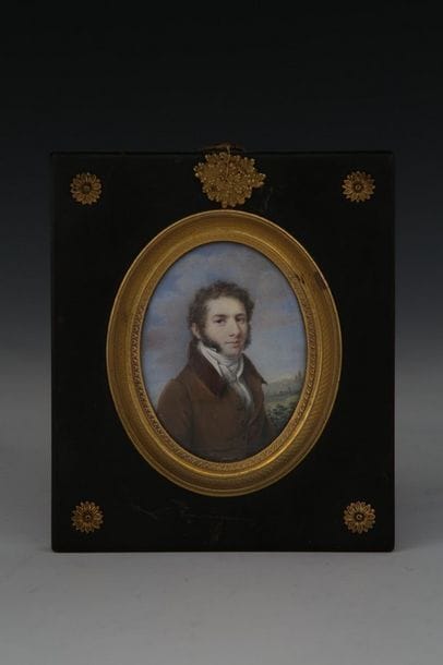 MINIATURE OVALE sur ivoire 

Epoque Restauration

Portrait...
