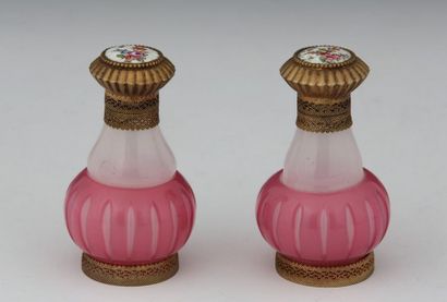 PAIRE DE FLACONS À PARFUM BALUSTRES

Epoque...