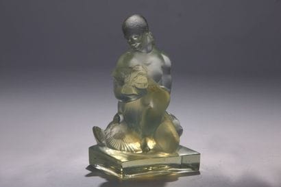 SABINO PARIS

Nu au Volatile

Verre opalescent...