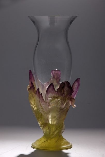 DAUM 

VASE aux Iris

Verre et pâte de verre

Signé

H....