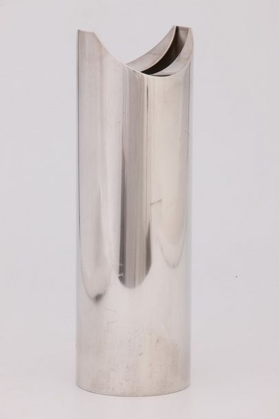 Lino SABATTINI (1925-2016)

VASE pincé

Métal...
