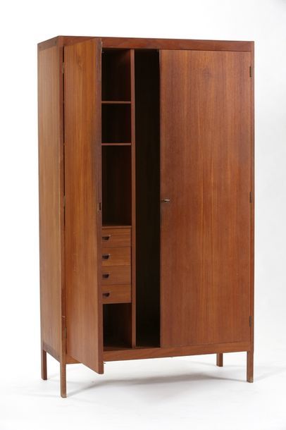 TRAVAIL DE DESIGNER SCANDINAVE

ARMOIRE de...