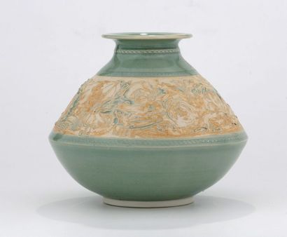Roger COLLET (1933 - 2008)

Vase Balustre

Porcelaine...