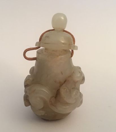 LOT composé de quatre objets en jade comprenant...