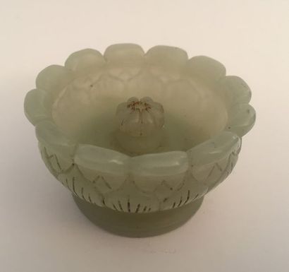 LOT composé de quatre objets en jade comprenant...