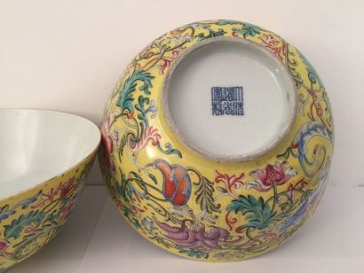 CHINE XXème Siècle 

PAIRE DE GRANDES COUPES...