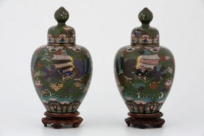 JAPON Début du XXème Siècle

PAIRE DE VASES...