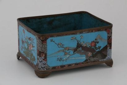 JAPON Début XXème Siècle

JARDINIÈRE en cuivre...