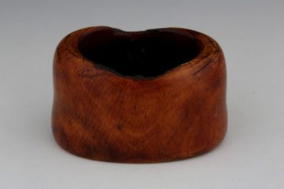 URHOBO NIGERIA Bracelet en ivoire circa 1920/1930.

Belle...