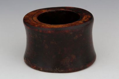 URHOBO NIGERIA Bracelet en ivoire circa 1920/1930.

Belle...