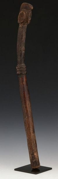 MUMUYE NIGERIA Pilon médicinal sculpté en...