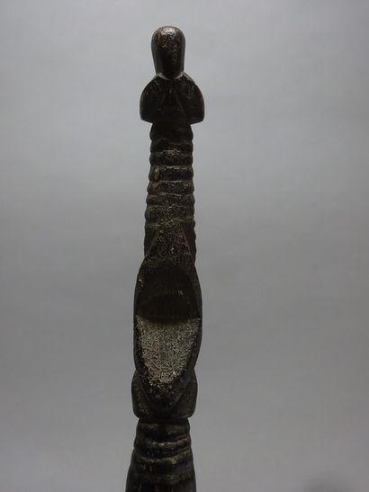 MUMUYE NIGERIA Pilon médicinal sculpté en...