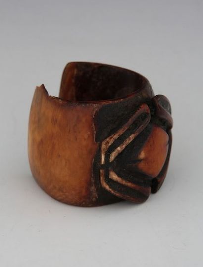 BAMILEKE CAMEROUN Bague d'homme en ivoire...