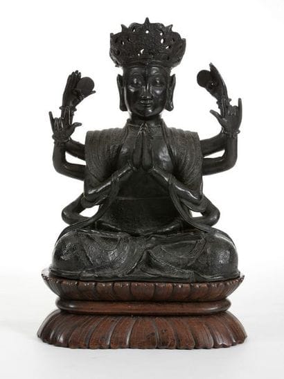 VIETNAM Vers 1900

DIVINITE en bronze patiné...