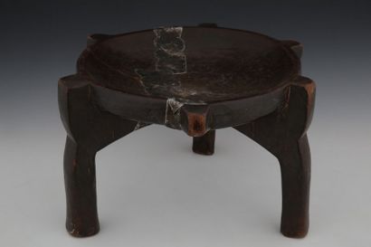 OROMO ETHIOPIE Siège en bois patine fonçée

Restauration...