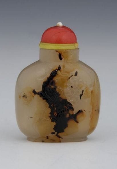 CHINE

FLACON TABATIERE en agate veinée à...
