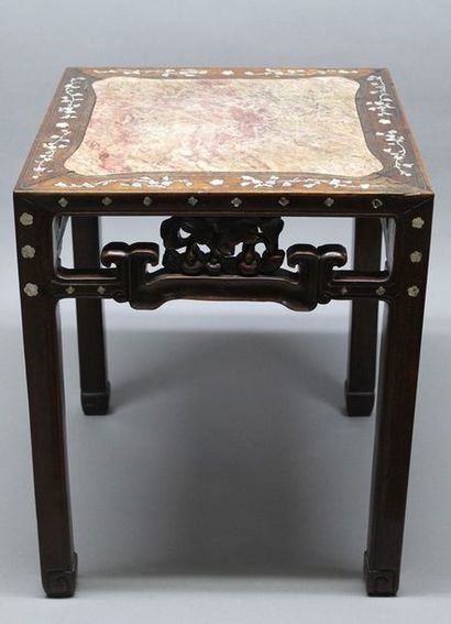 CHINE DU SUD Vers 1900

SELLETTE en bois...