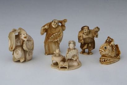 JAPON Vers 1900

ENSEMBLE DE 5 NETSUKE en...