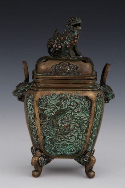 JAPON Période Meiji (1868-1912)

BRULE PARFUM...