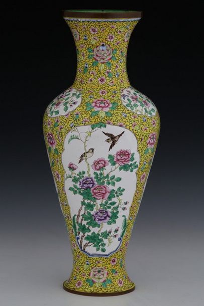 CHINE XXème Siècle

VASE BALUSTRE en cuivre...