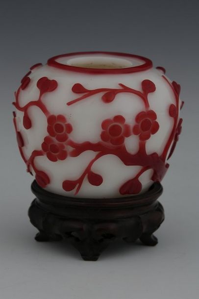CHINE 

POT A ENCRE en verre et décor overlay...