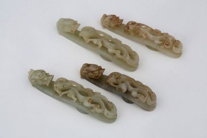 CHINE vers 1900

SUITE DE 4 FIBULES en jade...