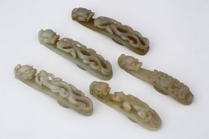 CHINE vers 1900

SUITE DE 5 FIBULES en jade...
