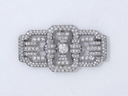 Broche plaque en platine 850 millièmes centrée...