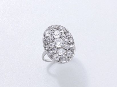 Élégante bague marquise en platine 850 millièmes,...