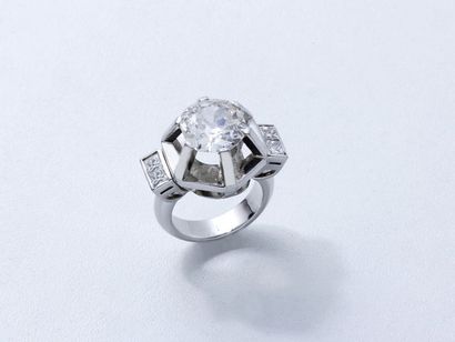 Bague en platine 850 millièmes, sa monture...
