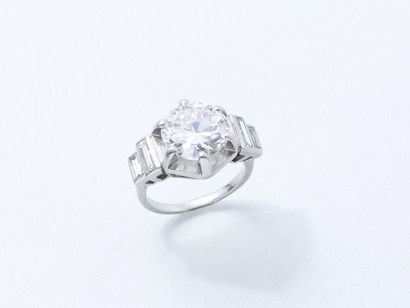 Bague en platine 850 millièmes ornée d'un...