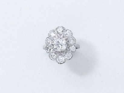 Bague en platine 850 millièmes ornée d'un...