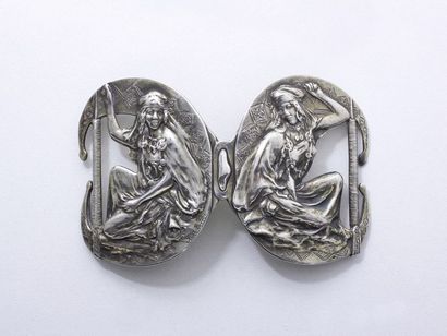 J.B.BELLOC

Belle boucle de ceinture en argent...
