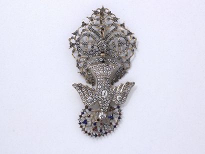 Important pendentif en or 585 millièmes retenant...