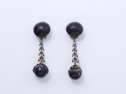 407/ Paire de pendants d'oreilles en métal,...