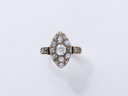 Délicate bague marquise or 750 millièmes...
