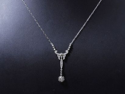 Délicat collier en or gris 750 millièmes...