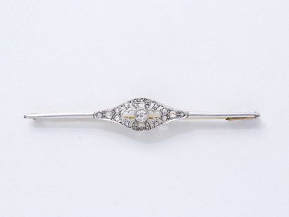 Barrette en or 750 millièmes ornée d'un diamant...