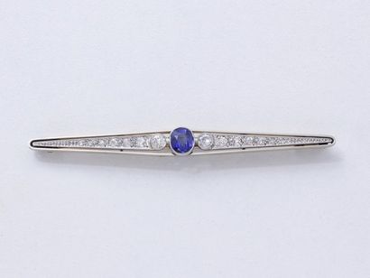 Barrette en or 750 millièmes centrée d'un...