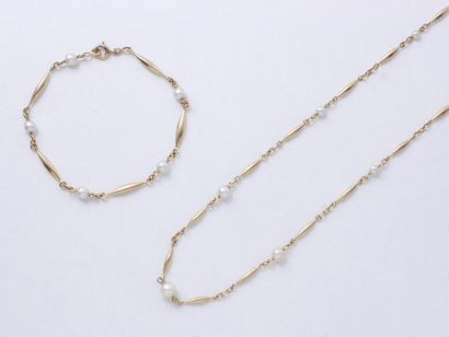 Ensemble en or 750 millièmes et perles composé...