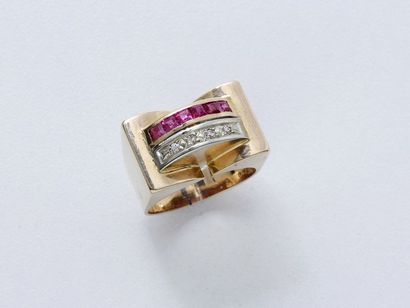 Bague tank en or 750 millièmes composée de...